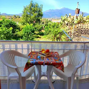  Hébergement de vacances Casa Del Sole Con Vista Sull'etna A 200 Mt Dal Mare